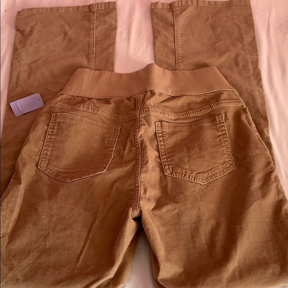 New Gap maternity size 6 pants - Picture 2 of 3
